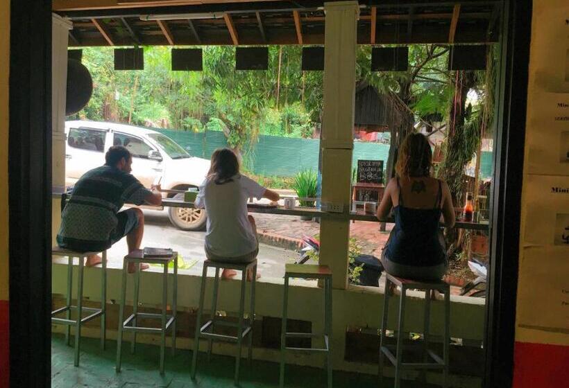 هتل Y Not Laos Hostel