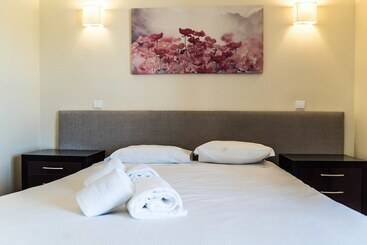هتل Albufeira Lounge Guesthouse Hostel