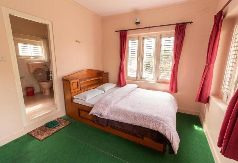 هتل New Tourist Guest House