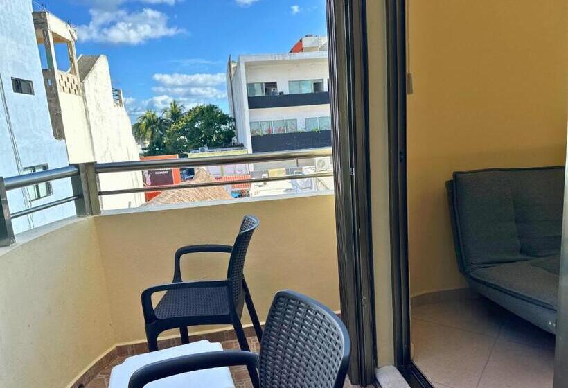 בית מלון כפרי Selina Playa Del Carmen   Hostel