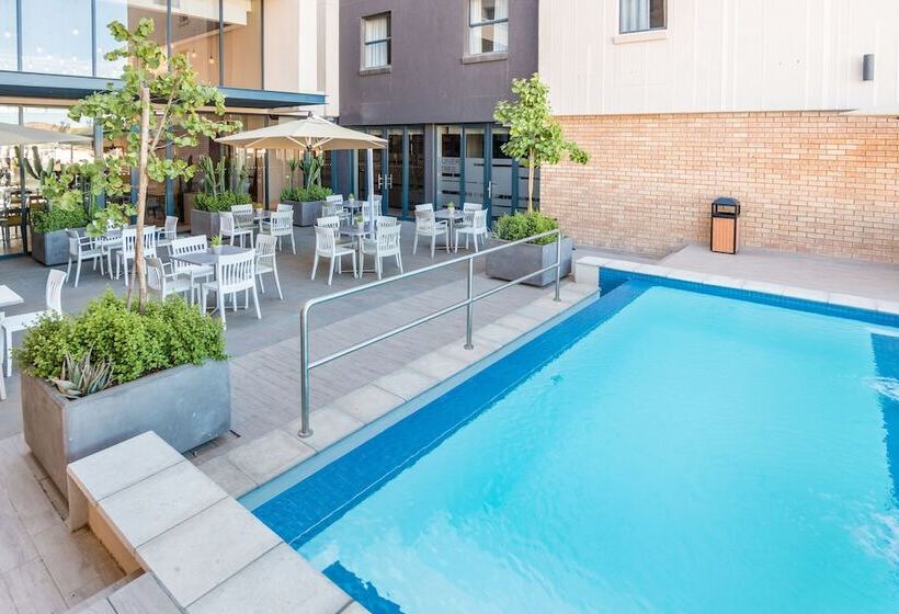 هتل Town Lodge Windhoek, Namibia
