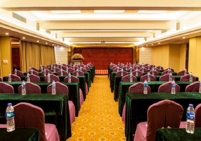 Отель Vienna  5.0 Qingyuan City Plaza Lianjiang Road