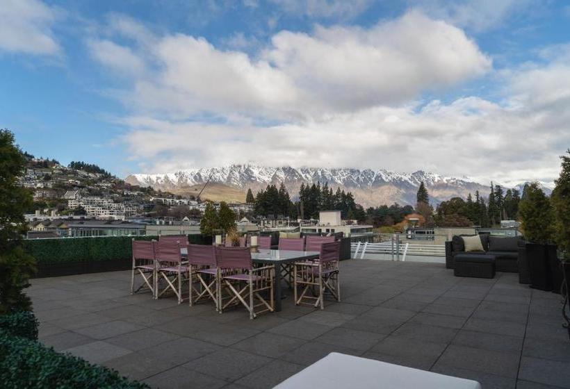 Отель 53 Shotover Apartments