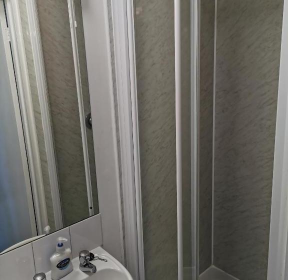 בית מלון כפרי A & B Guest House Cambridge Ltd