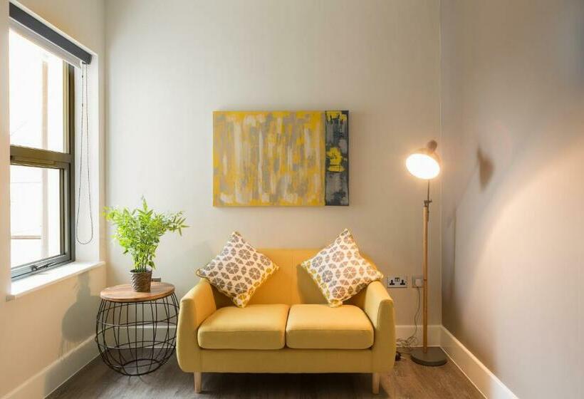 호텔 A Space In The City Park Lane Apartments