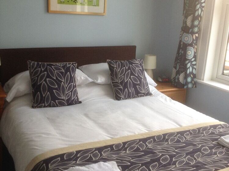 Отель By The Sea Bed And Breakfast