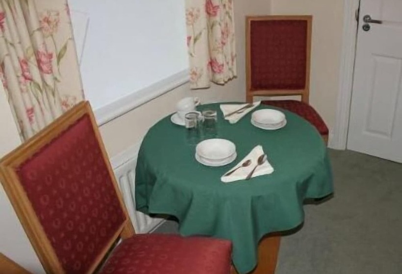 هتل Charles House Windsor Castle