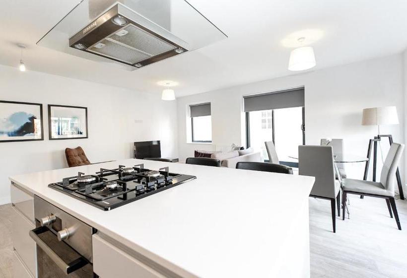 هتل Aldgate Apartments