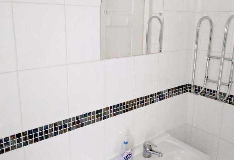 هتل 4 Bedroom House At Fern Lodge Preston Serviced Accommodation Free Wifi & Parking
