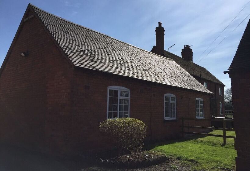 هتل Illshaw Heath Farm Guest Lodge