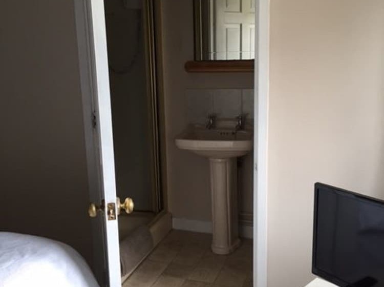 هتل Illshaw Heath Farm Guest Lodge