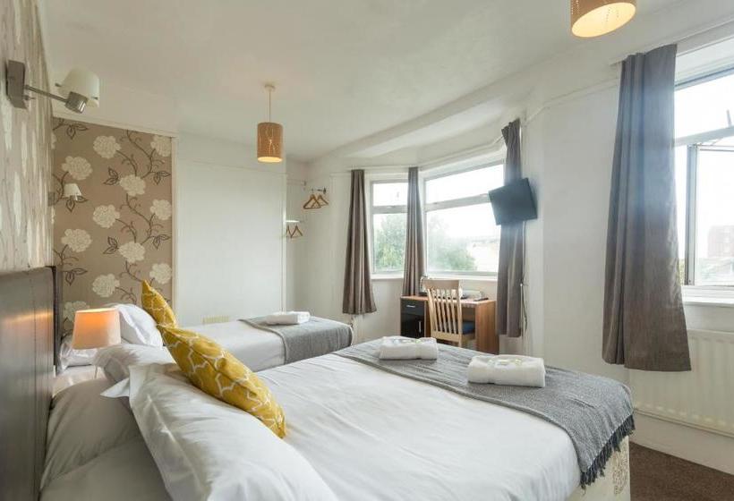 Отель Innit Rooms Brighton