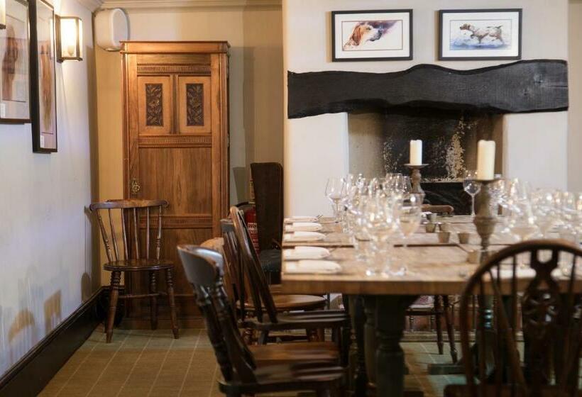 هتل King John Inn