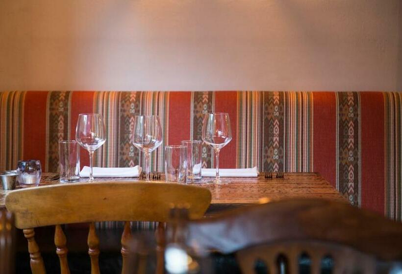 هتل King John Inn