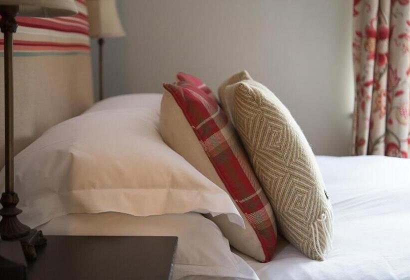 هتل King John Inn
