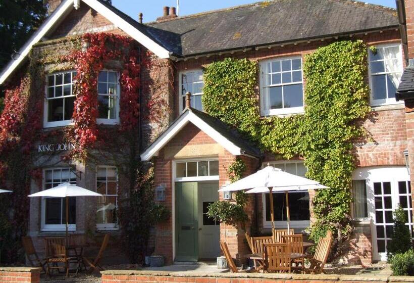 هتل King John Inn