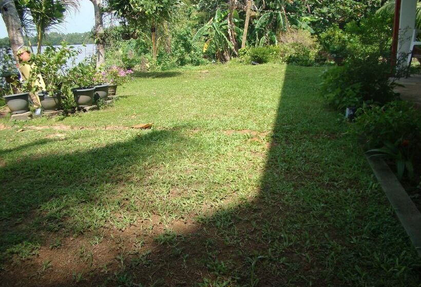 هتل Mahi Villa