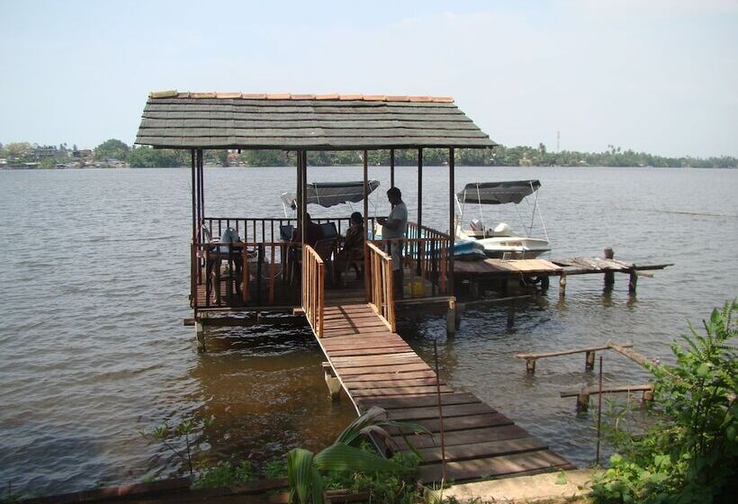 هتل Mahi Villa