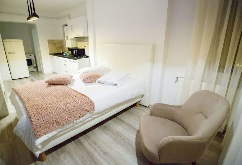 هتل Metropolitan Iassium Luxury Suites