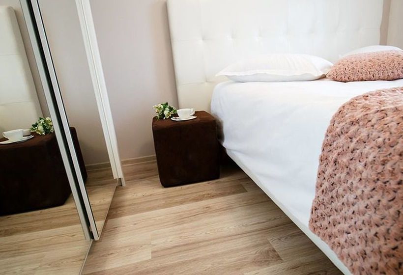 هتل Metropolitan Iassium Luxury Suites