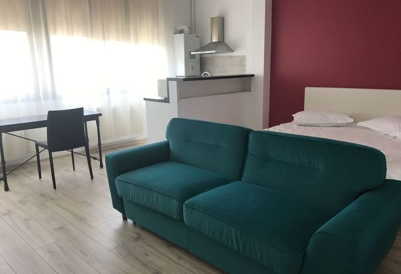 هتل Metropolitan Iassium Luxury Suites