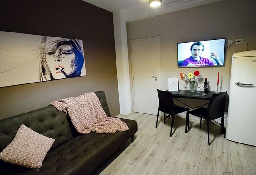 هتل Metropolitan Iassium Luxury Suites