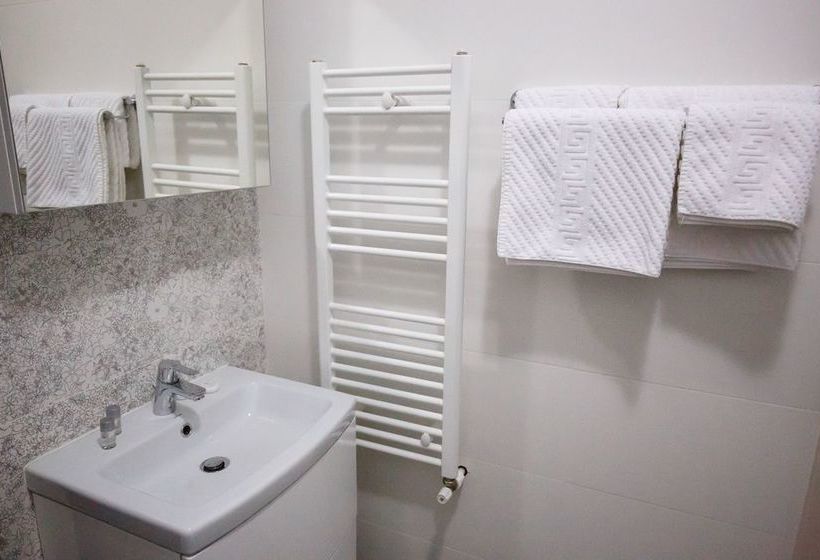 هتل Metropolitan Iassium Luxury Suites