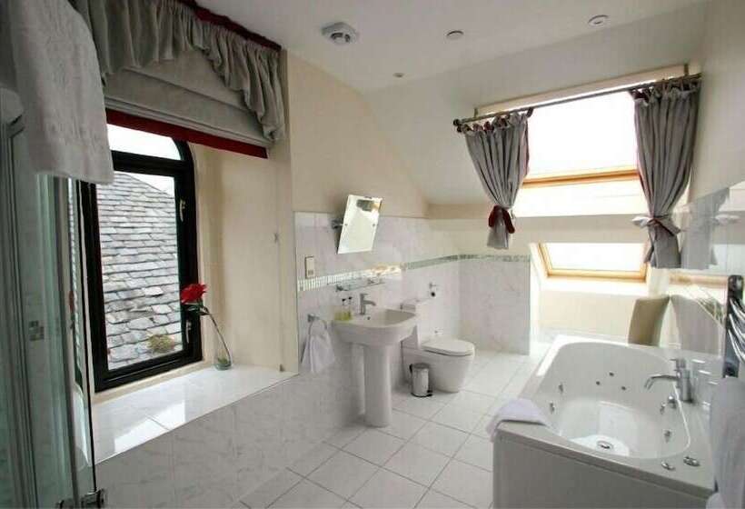 هتل Newton Hall Guest House