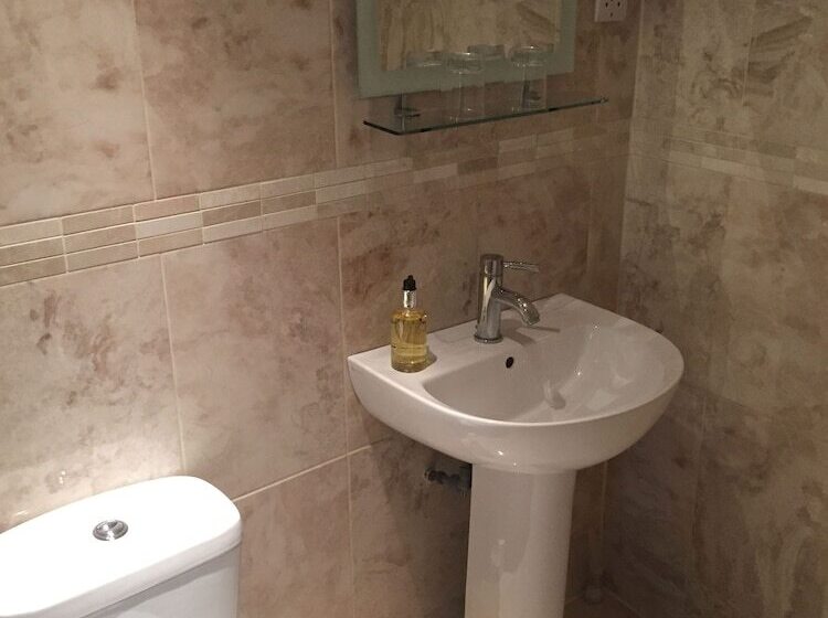 هتل Newton Hall Guest House