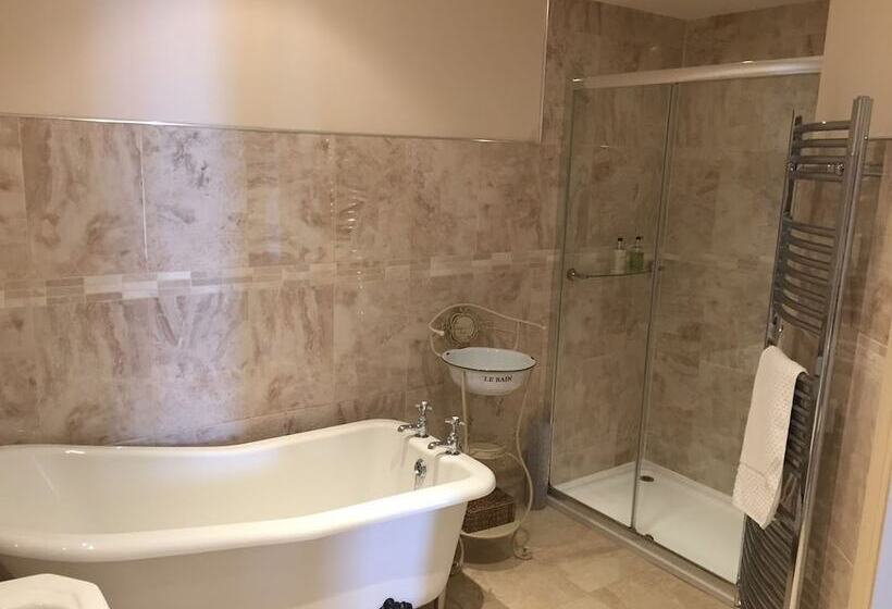 هتل Newton Hall Guest House