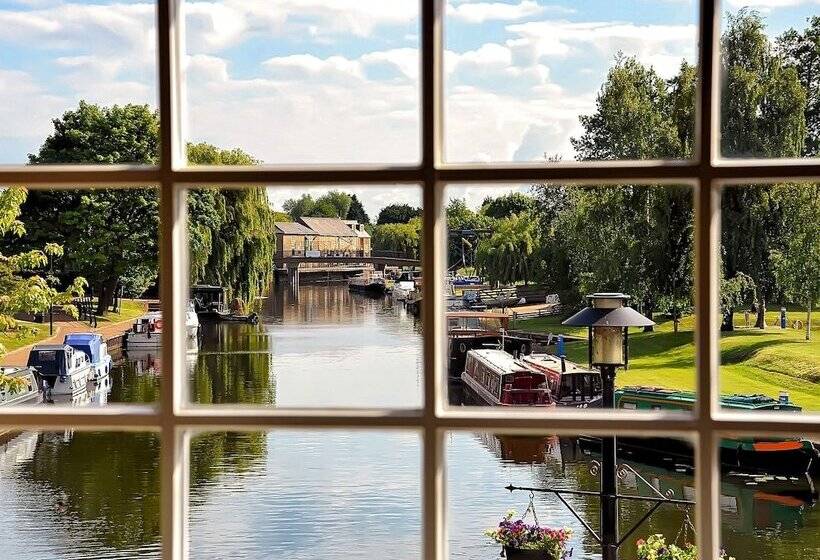 בית מלון כפרי Riverside Inn