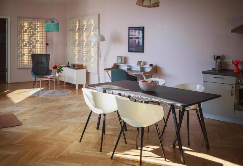 Fotos del hotel The Circus Apartments:  8