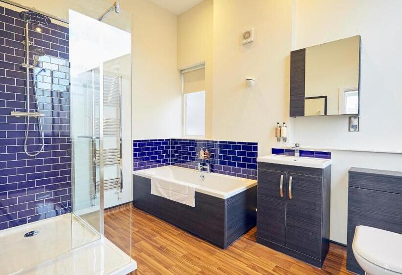 هتل The Old Coffee Tavern