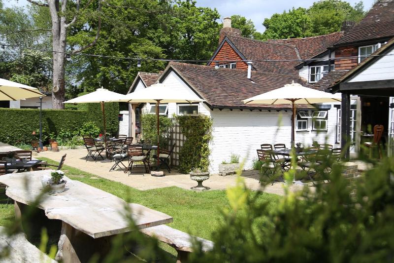 هتل The Old House Inn