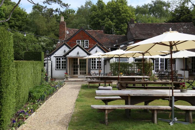 هتل The Old House Inn