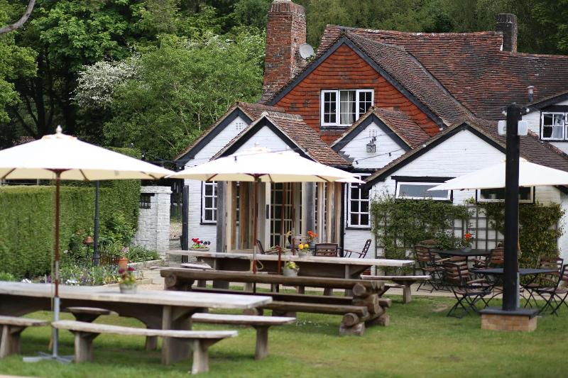 هتل The Old House Inn