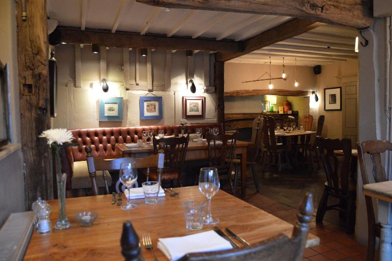 هتل The Old House Inn