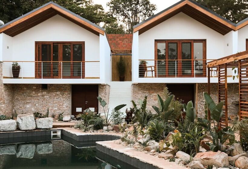 هتل The Retreat