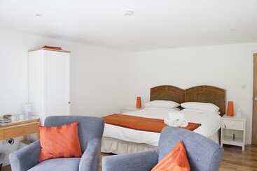 هتل Tor Rooms
