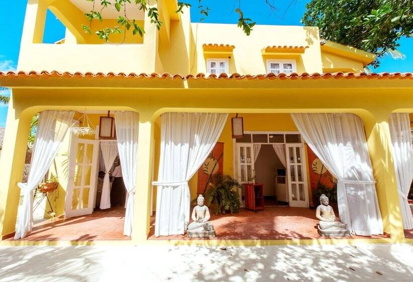 ホテル Tropicana Suites Deluxe Beach Club & Pool