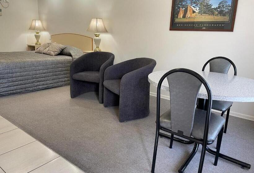 Crows Nest Motel