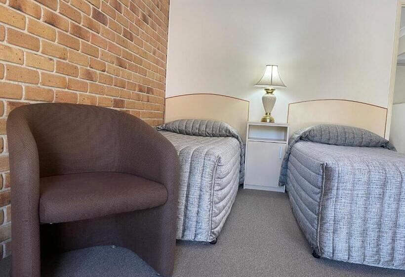 Crows Nest Motel