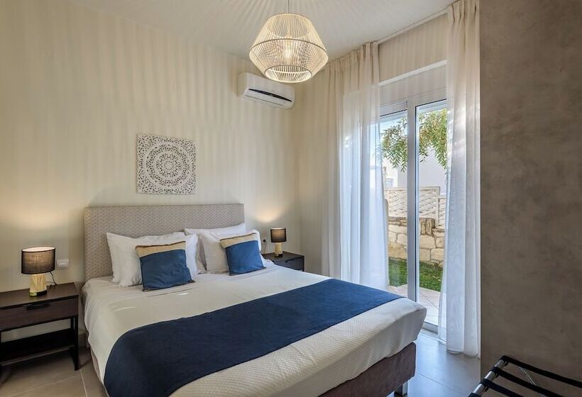 هتل Azure Beach
