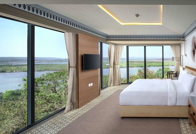 هتل Doubletree By Hilton Goa Panaji