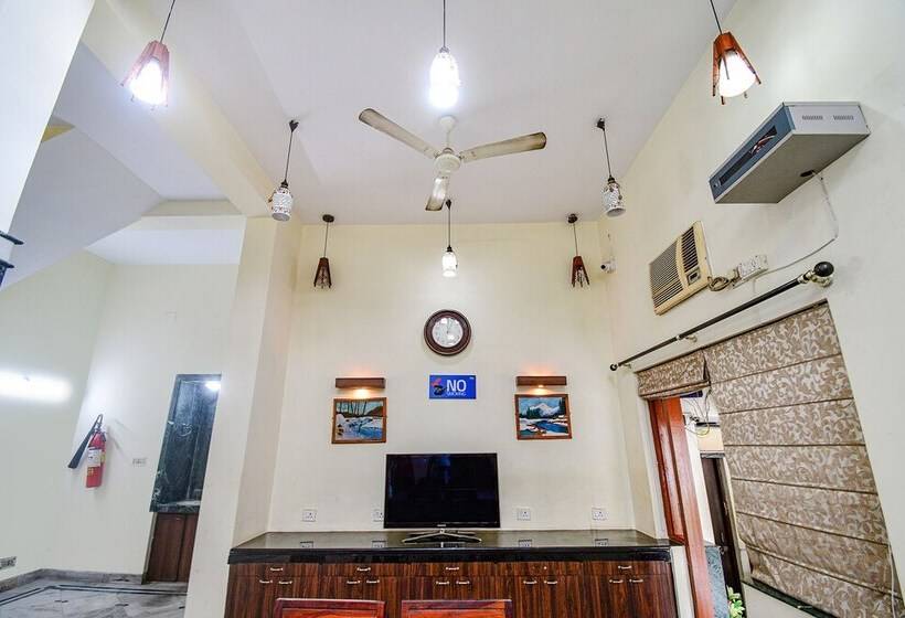 ホテル Fabexpress Ullash Residency