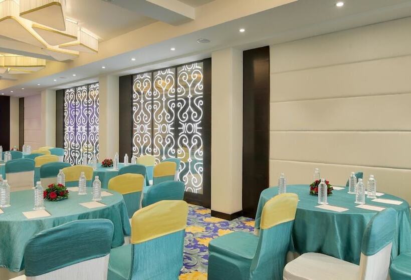 בית מלון כפרי Golden Tulip Essential Jaipur