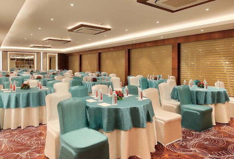 בית מלון כפרי Golden Tulip Essential Jaipur
