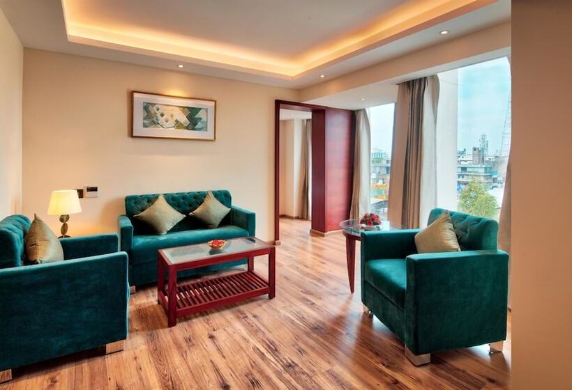 בית מלון כפרי Golden Tulip Essential Jaipur