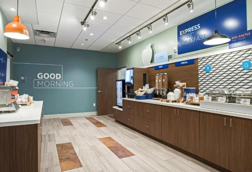 هتل Holiday Inn Express & Suites Racine, An Ihg