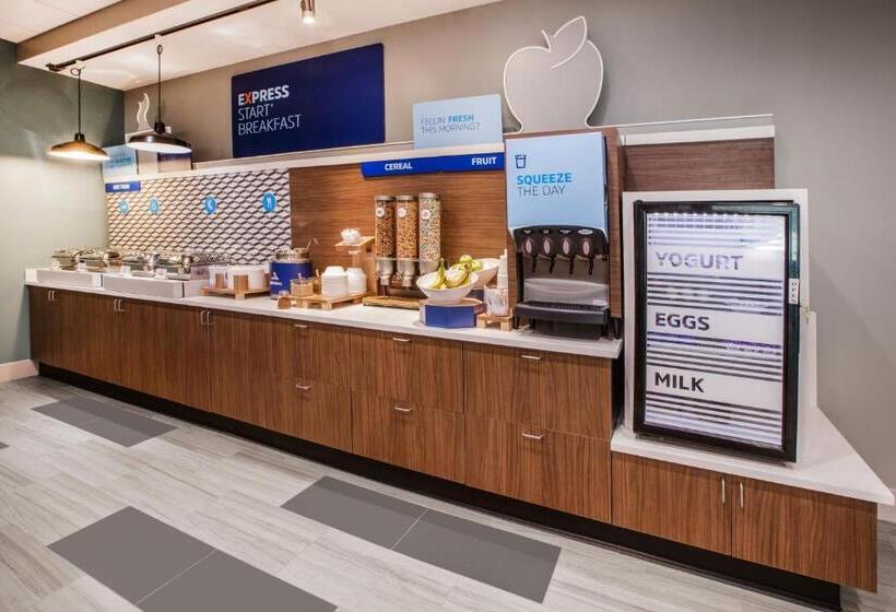 هتل Holiday Inn Express & Suites Racine, An Ihg